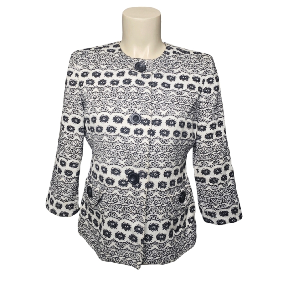 Kasper Womens 3/4 sleeve blazer with shoulder pads.